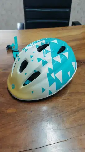 polygon helm cliff warna biru muda kondisi bagus jarang dipakai size M