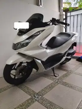 Honda PCX 160 Tahun 2022 Warna Putih
