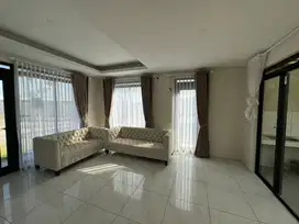 Rumah modern Minimalis di Kota Baru Parahyangan