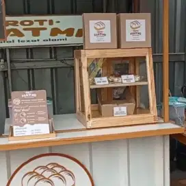 Etalase kayu kaca Dijual Murah