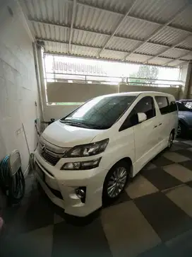 Toyota Vellfire Bensin Z 2,4 Premium Sound Putih