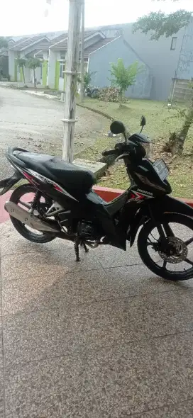 Bismilah jual motor antik HONDA Revo fit 2016