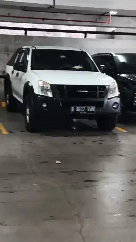Dijual Isuzu Dmax, warna putih, 3.000CC, 4WD, double cabin, jok kulit
