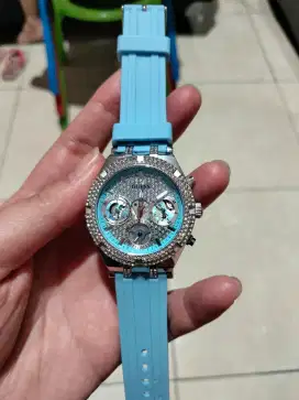 Jam tangan merk Guess
