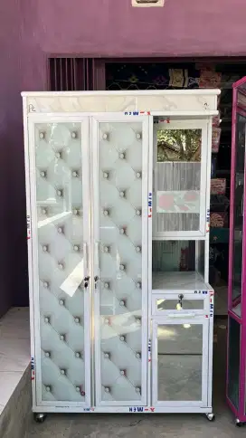 Lemari baju 3pintu tualet