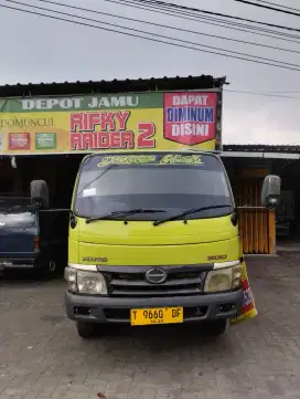 Hino Dutro ex box