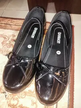 Flatshoes Hitam kilat ukuran 40
