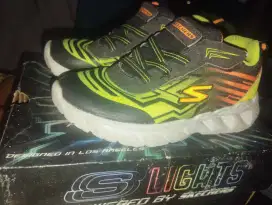 Sepatu anak skechers