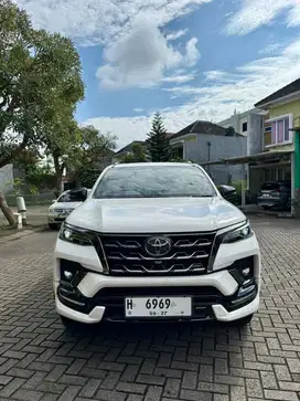 Toyota fortuner VRZ GR 4x4 AT 2022