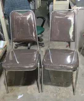 Kursi susun bekas kursi serbaguna
