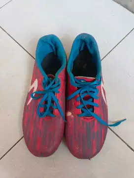 Sepatu futsal SPECS