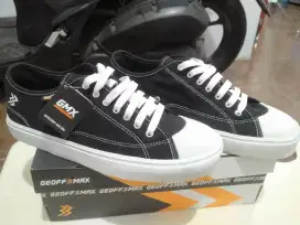 Geoff maxx 42 Original timeless black white