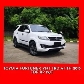 TOYOTA FORTUNER VNT TRD AT TH 2015