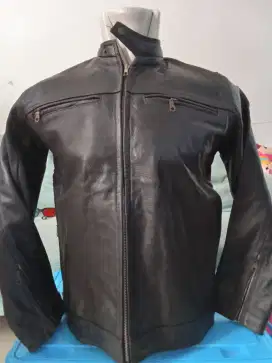 Jaket kulit Pria Size L Warna Hitam Bahan Sapi Antigores