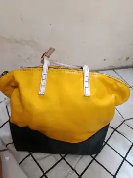 Tas Fendi kulit asli, preloved, tdk ada kikis kulit, warna msh bagus
