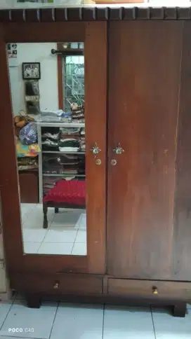 Lemari pakaian jati
