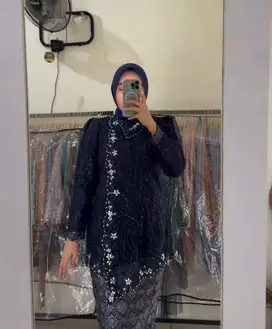Kebaya Navy Wisuda Lamaran