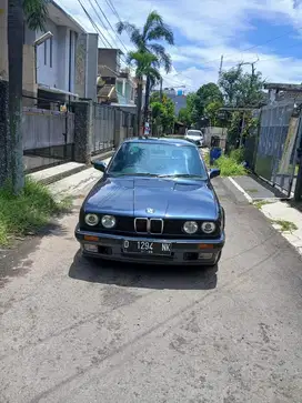 BMW E30 tahun 1989