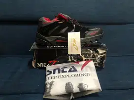 SEPATU GUNUNG SNTA