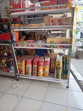 Dicari Tenaga serabutan toko pakaian & accesories