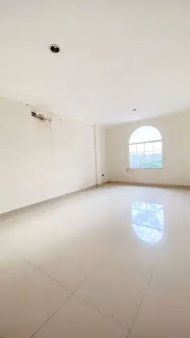 Ruko Di Green Lake City Luas 4,5x15m 3,5 Lantai Unit Bagus