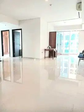 Apartmen Aspen Residence Tipe Hoek dengan 4 Kamar Tidur