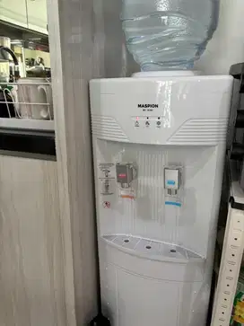 Dispenser panas dingin maspion