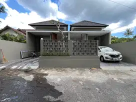 RUMAH CANTIK LIMASAN MODERN KEKINIAN INDUSTRIAL DEKAT POLSEK SEYEGAN