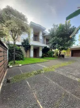 Dijual rumah mewah 2 lantai siap huni di Pejaten barat Jakarta Selatan