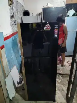 Jual kulkas 2 pintu merk Polytron