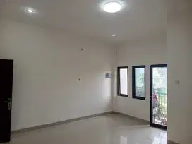 DISEWAKAN! RUANG KANTOR di Bekasi Utara, Luas 25m², HADAP BALKON