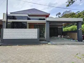 Rumah Cantik Parkir 2 Mobil Di Besi Jangkang Jakal km13 Ngemplak Jogja