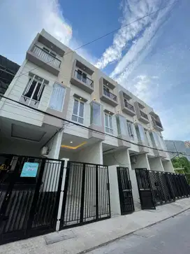 Rumah 3½ lantai siap huni Taman Ratu Duri Kepa Jakarta Barat