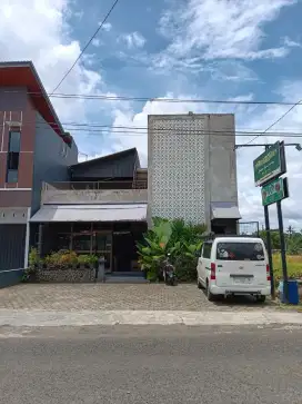 Jual ruko dan warung makan ayam betutu sumakerta