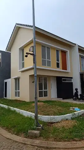 Dijual Rumah 2 Lantai Grand Batavia Hoek