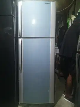 Jual kulkas 2 pintu merk Samsung