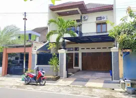 Rumah mewah lingkungan premium dekat jalan raya murah solo kota