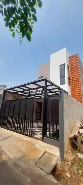 Rumah baru 2 lantai siap huni di Cibubur