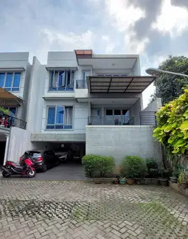 DIJUAL RUMAH  DI BAWAH PASARAN PEJATEN PASAR MINGGU JAKSEL