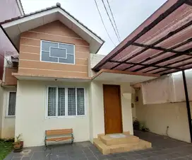 Rumah bagus siap huni di SEKTOR 7C, Rumah berpagar