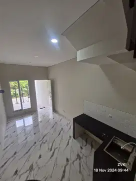 Dijual Rumah 3,5 Lantai Siap Huni di Taman Ratu, Jakarta Barat