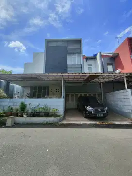 Rumah second siap huni di cluster billymoon pondok kelapa jakarta