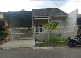 Dijual rumah Full Renovasi,Tampilan Mewah di Taman Pondok Jati.Geluran