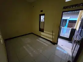 RUMAH 1,5 LANTAI DAERAH KAYU MANIS, MATRAMAN LETAK STRATEGIS (SH)