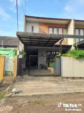 Di jual rumah 2 lantai di Cinere