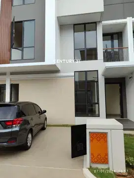Rumah Keren 3 Lantai Hadap Utara Jakarta Garden City