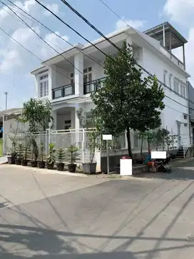 Rumah 2.5 Lantai Siap Huni di Tytyan Indah Dekat Summarecon Bekasi