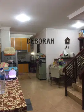 Dijual rumah 2 lantai di Metro permata jalan utama harga nego