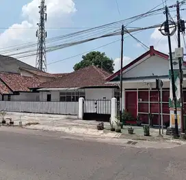 Rumah mewah lantai Dan Tempat Usaha Dijual Strategis Di Tegalrejo