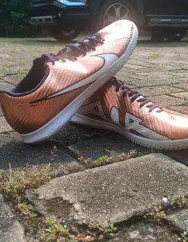 Nike Zoom Vapor 15 Academy IC-Metallic Copper